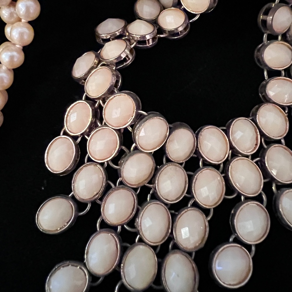 VINTAGE WHITE PEARL TONED BIB NECKLACE